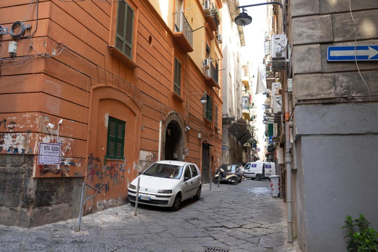 Donna Chiara Holiday House - Toledo Napoli Esterno foto